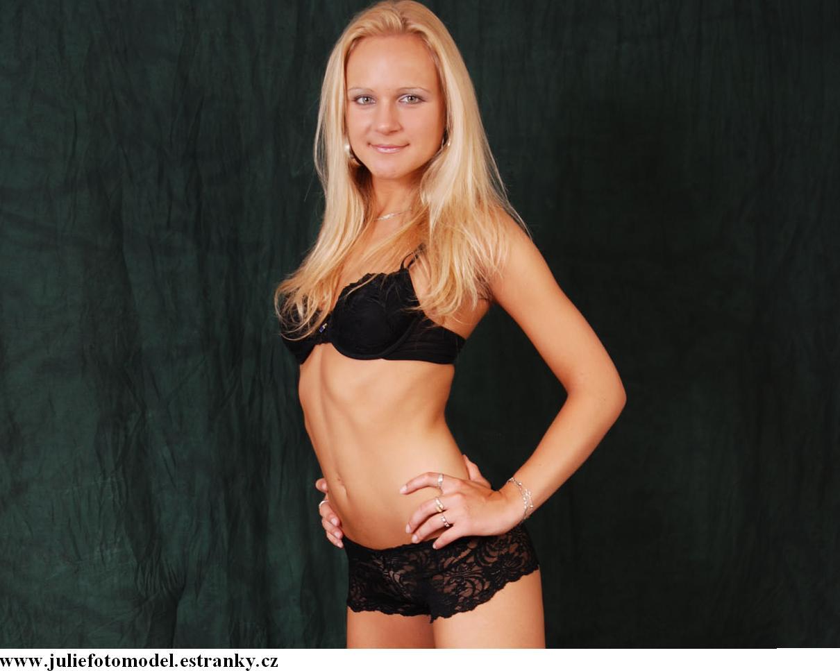 Julie v cernym 2.JPG